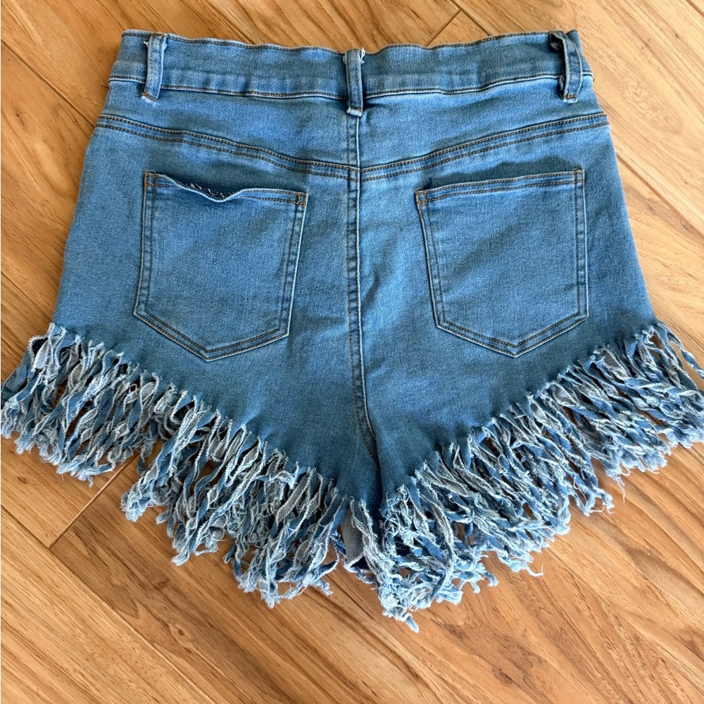 Daisy Shorts Size M Zip Fly Raw 3in Fringed Hem Denim BlueJean Shorts Daisy Duke - Picture 3 of 4